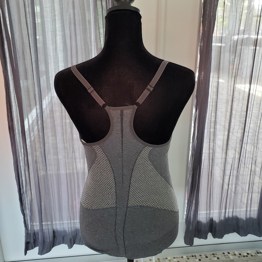 Nike Razorback Tank - Picture 2 of 3